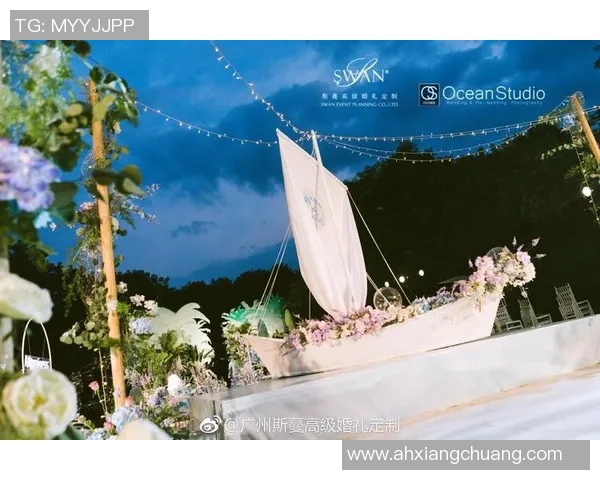 在绿茵场上演绎浪漫足球男用求婚誓言感动全场